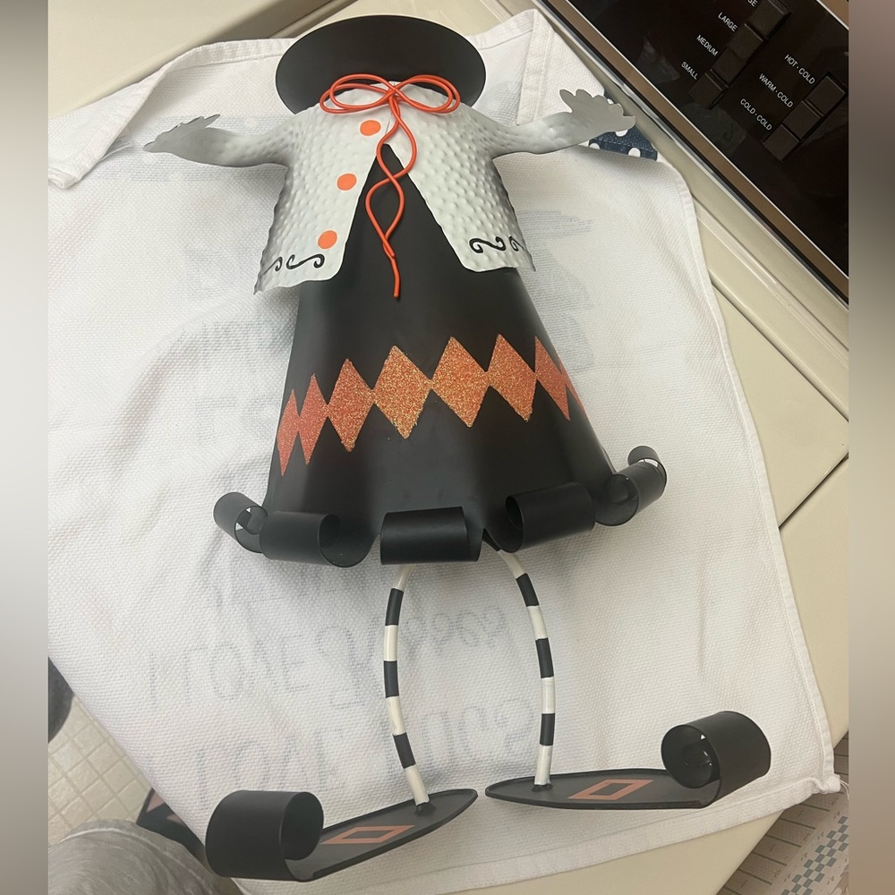 Adorable Masquerade Party Girl Pumpkin Holder from Cracker Barrel NWT